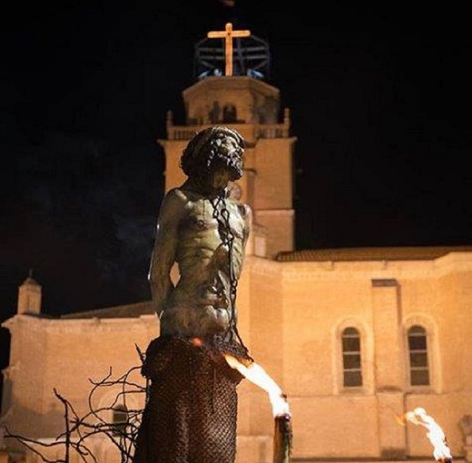 Imagen del Cristo Preso a su paso por la Plaza Mayor de la Hispanidad / Cadena Ser